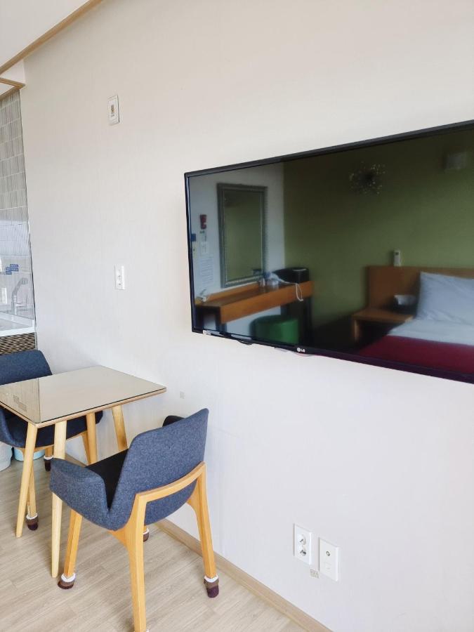 Jeju The Ocean Hill Pension ซอกวีโพ ภายนอก รูปภาพ