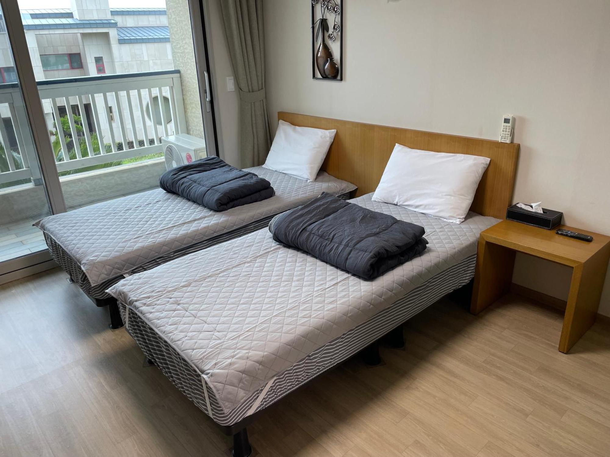 Jeju The Ocean Hill Pension ซอกวีโพ ภายนอก รูปภาพ