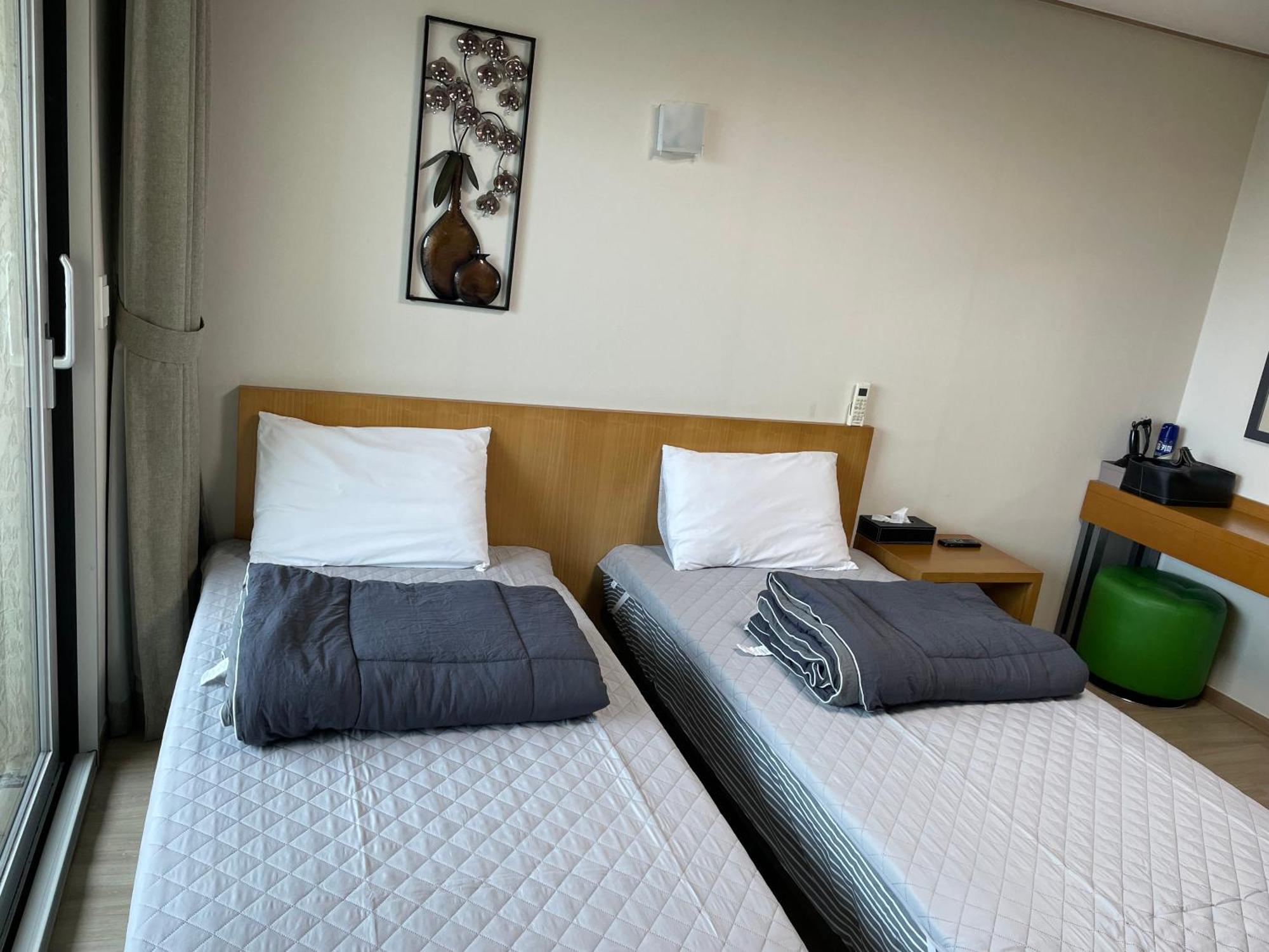 Jeju The Ocean Hill Pension ซอกวีโพ ภายนอก รูปภาพ