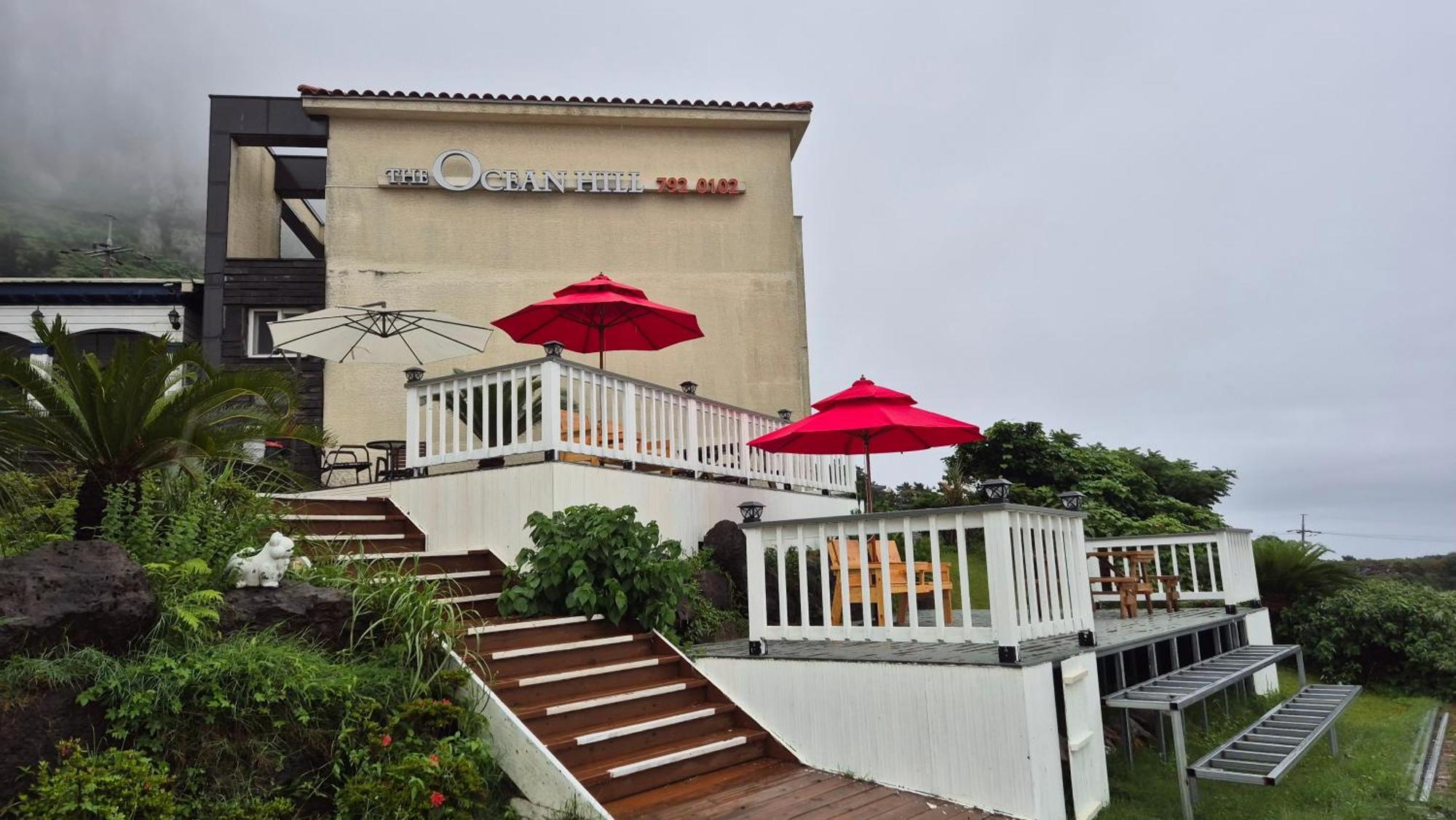 Jeju The Ocean Hill Pension ซอกวีโพ ภายนอก รูปภาพ
