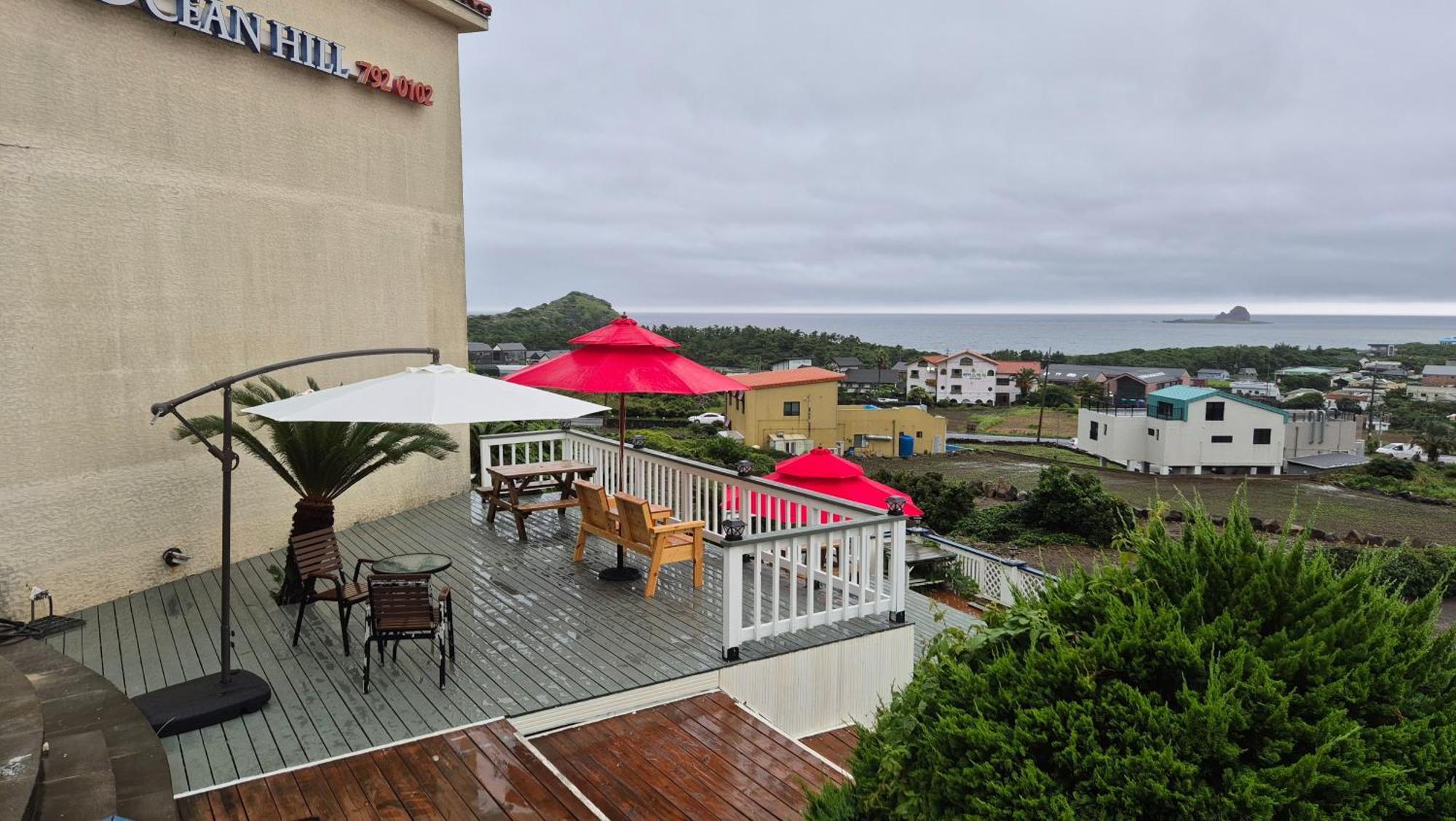 Jeju The Ocean Hill Pension ซอกวีโพ ภายนอก รูปภาพ
