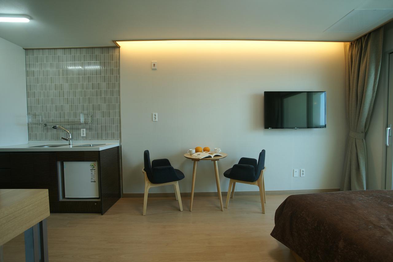 Jeju The Ocean Hill Pension ซอกวีโพ ภายนอก รูปภาพ