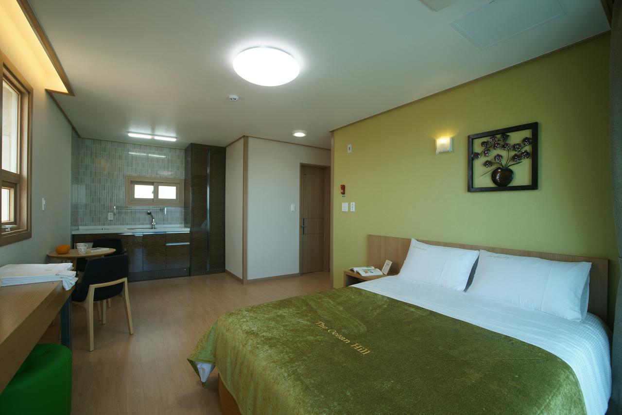 Jeju The Ocean Hill Pension ซอกวีโพ ภายนอก รูปภาพ
