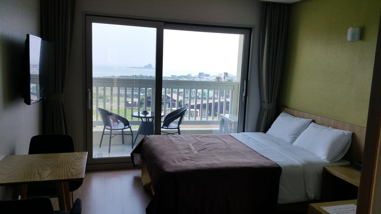 Jeju The Ocean Hill Pension ซอกวีโพ ภายนอก รูปภาพ