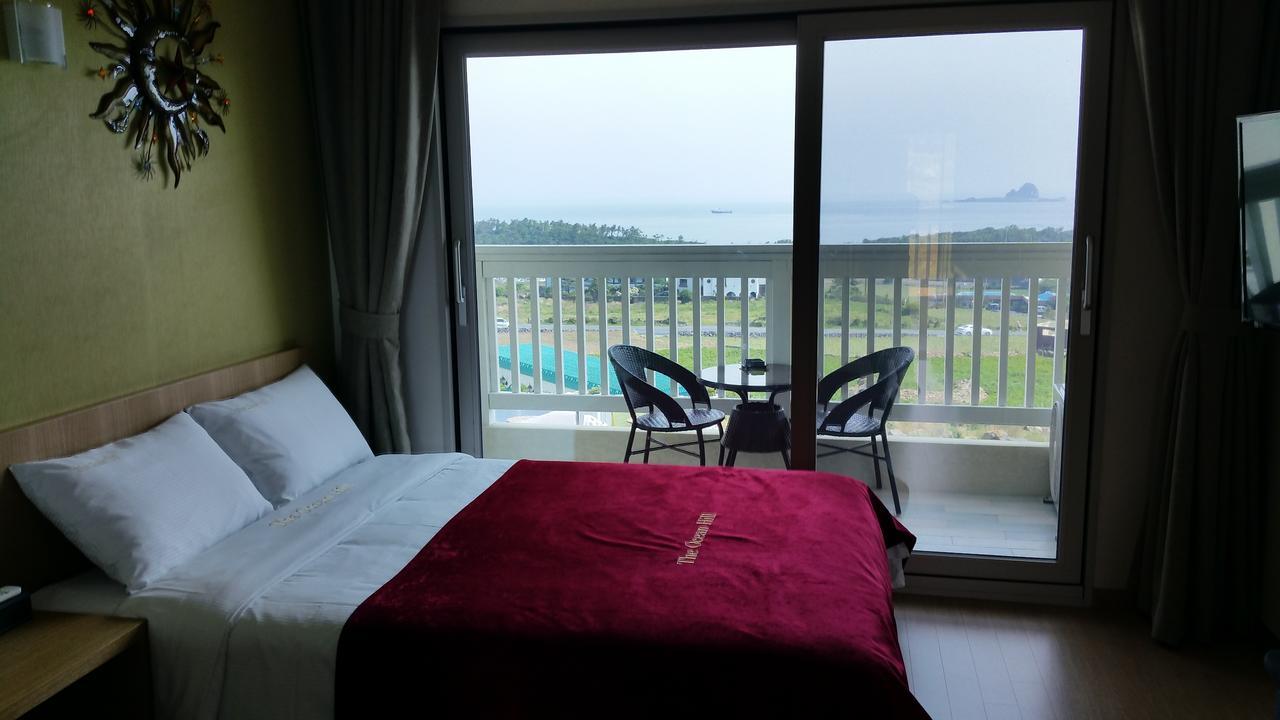 Jeju The Ocean Hill Pension ซอกวีโพ ภายนอก รูปภาพ