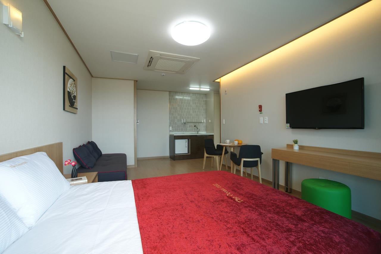 Jeju The Ocean Hill Pension ซอกวีโพ ภายนอก รูปภาพ