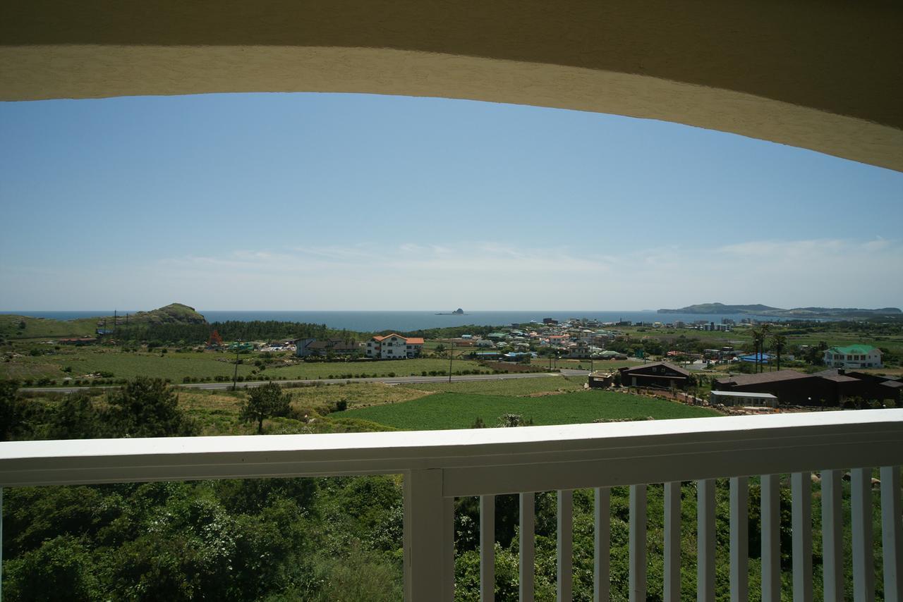 Jeju The Ocean Hill Pension ซอกวีโพ ภายนอก รูปภาพ