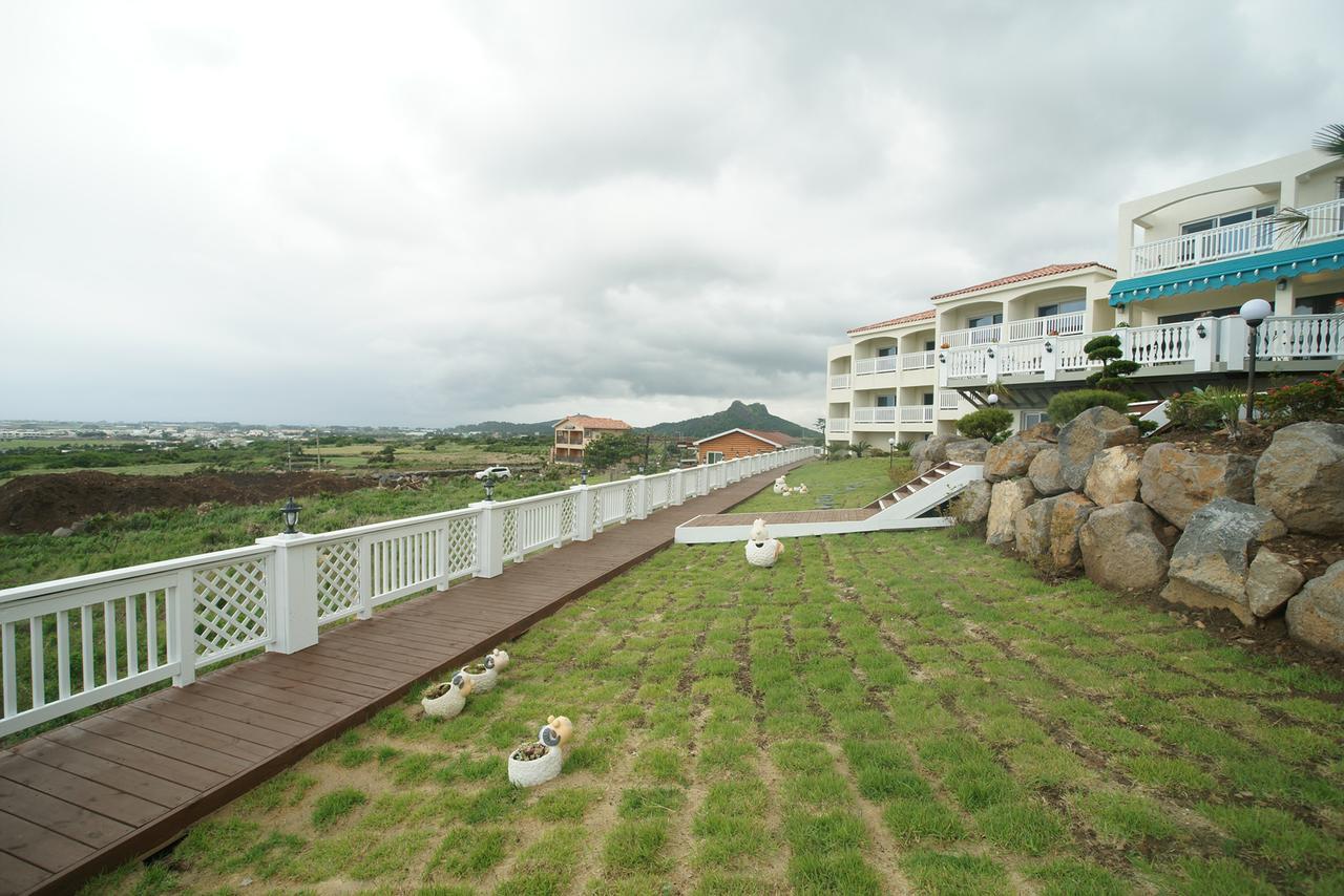 Jeju The Ocean Hill Pension ซอกวีโพ ภายนอก รูปภาพ