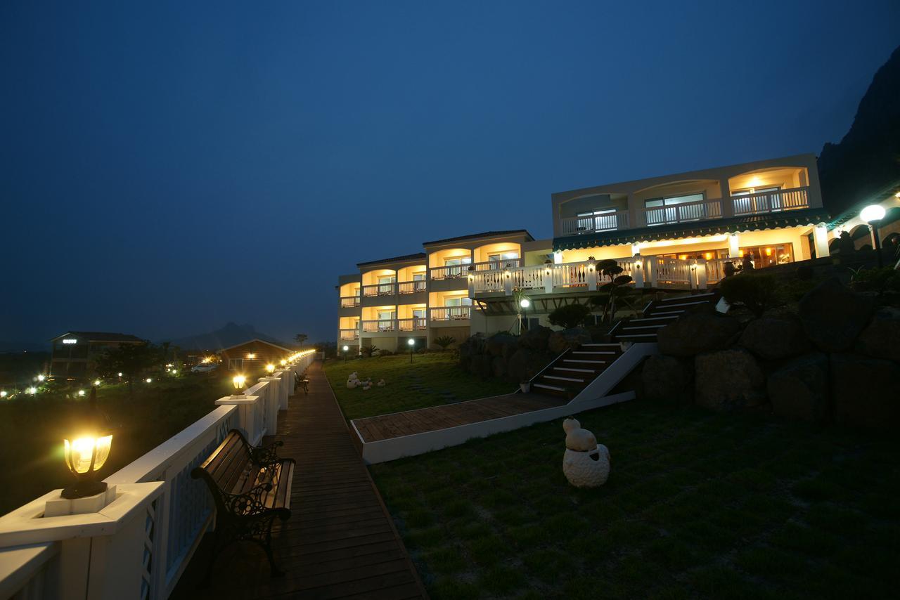 Jeju The Ocean Hill Pension ซอกวีโพ ภายนอก รูปภาพ