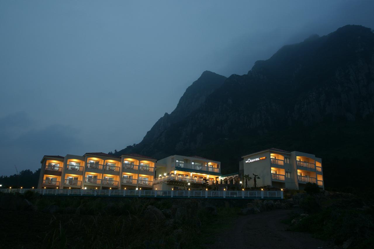 Jeju The Ocean Hill Pension ซอกวีโพ ภายนอก รูปภาพ