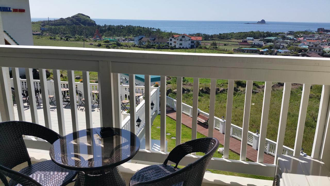 Jeju The Ocean Hill Pension ซอกวีโพ ภายนอก รูปภาพ