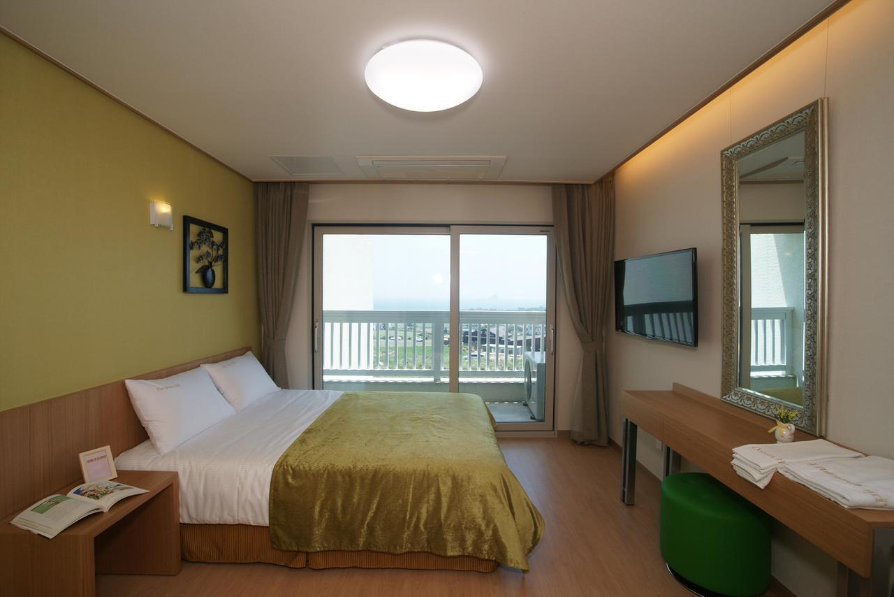 Jeju The Ocean Hill Pension ซอกวีโพ ภายนอก รูปภาพ