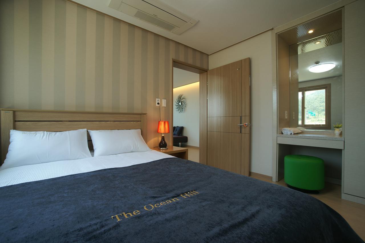 Jeju The Ocean Hill Pension ซอกวีโพ ภายนอก รูปภาพ