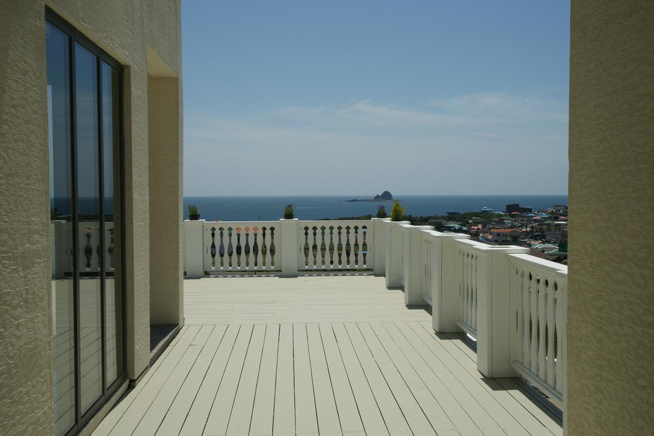 Jeju The Ocean Hill Pension ซอกวีโพ ภายนอก รูปภาพ